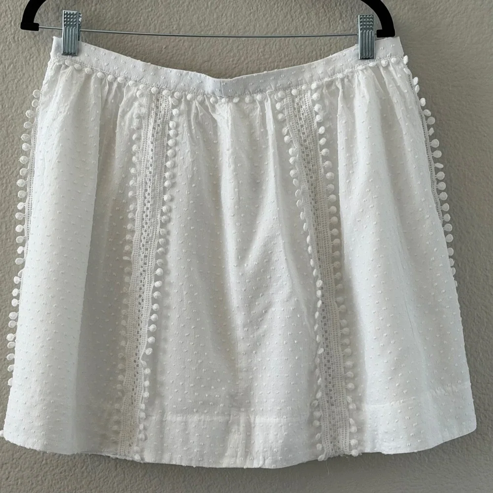 J.Crew Mini Skirt Crochet Lace White Cotton Swiss Dot Pom Pom Summer Boho 8 EUC - Picture 4 of 14